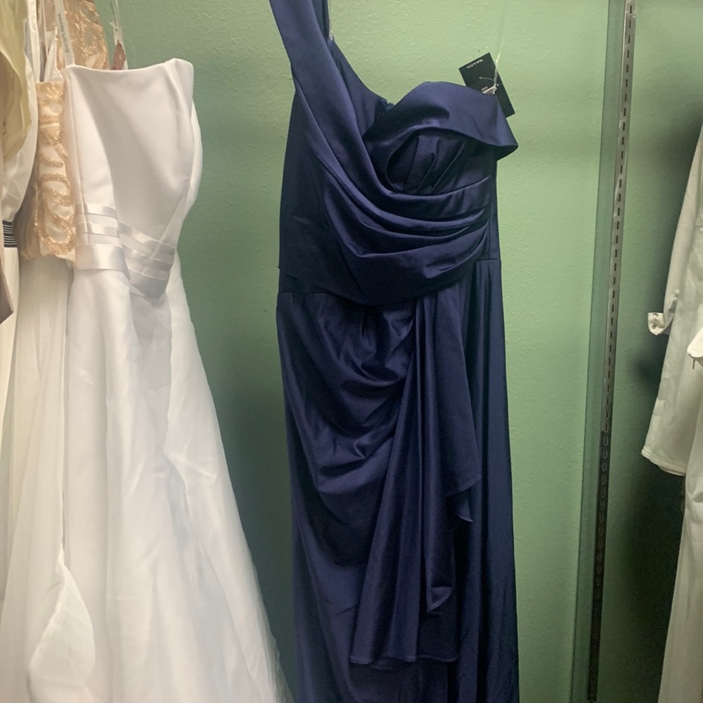 Beautiful Samantha USA navy blue gown